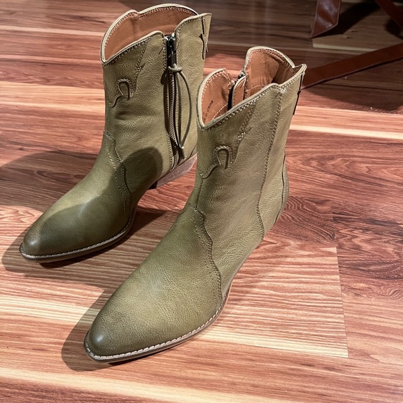 NWOB Western Ankle Booties - Picture 2 of 5